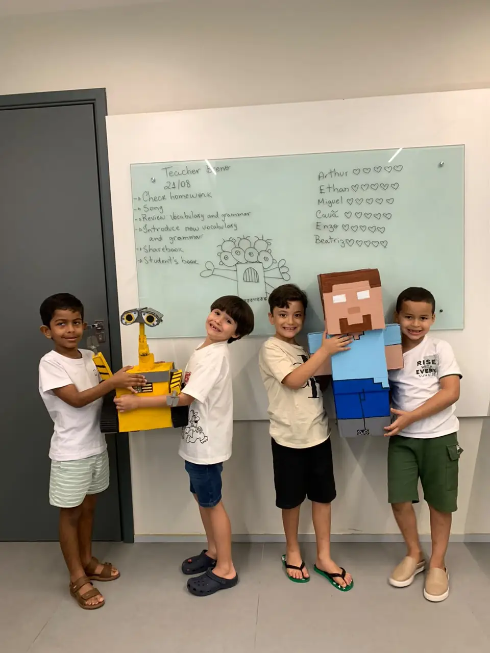 Alunos com projetos de robótica